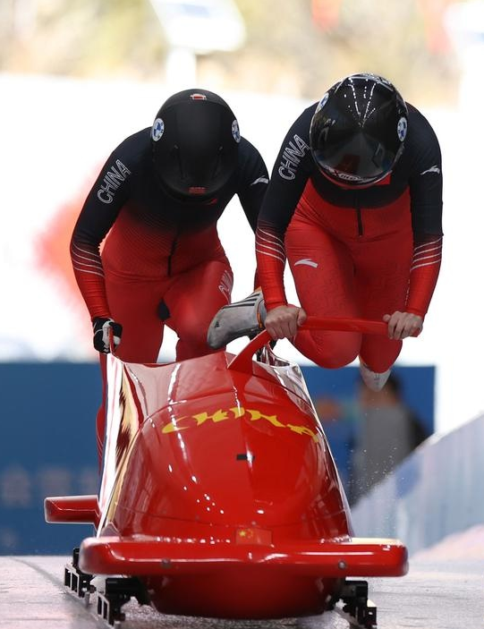 全冬会:怀明明/王璇获女子双人雪车冠军