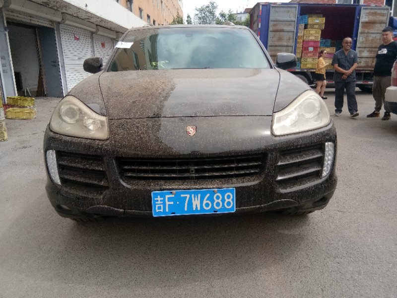 白山市一辆吉f牌照保时捷卡宴越野车拍卖失败,14.6万起拍已流拍