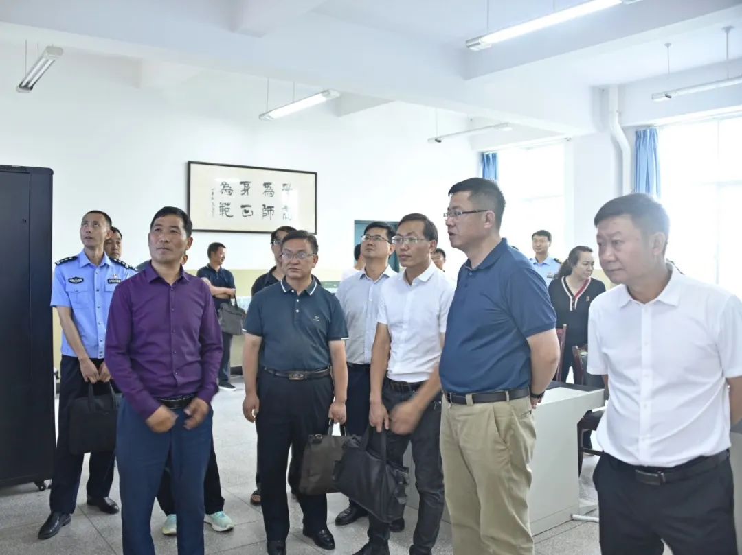 丁洪涛字文源到巍山一中检查指导高考准备工作