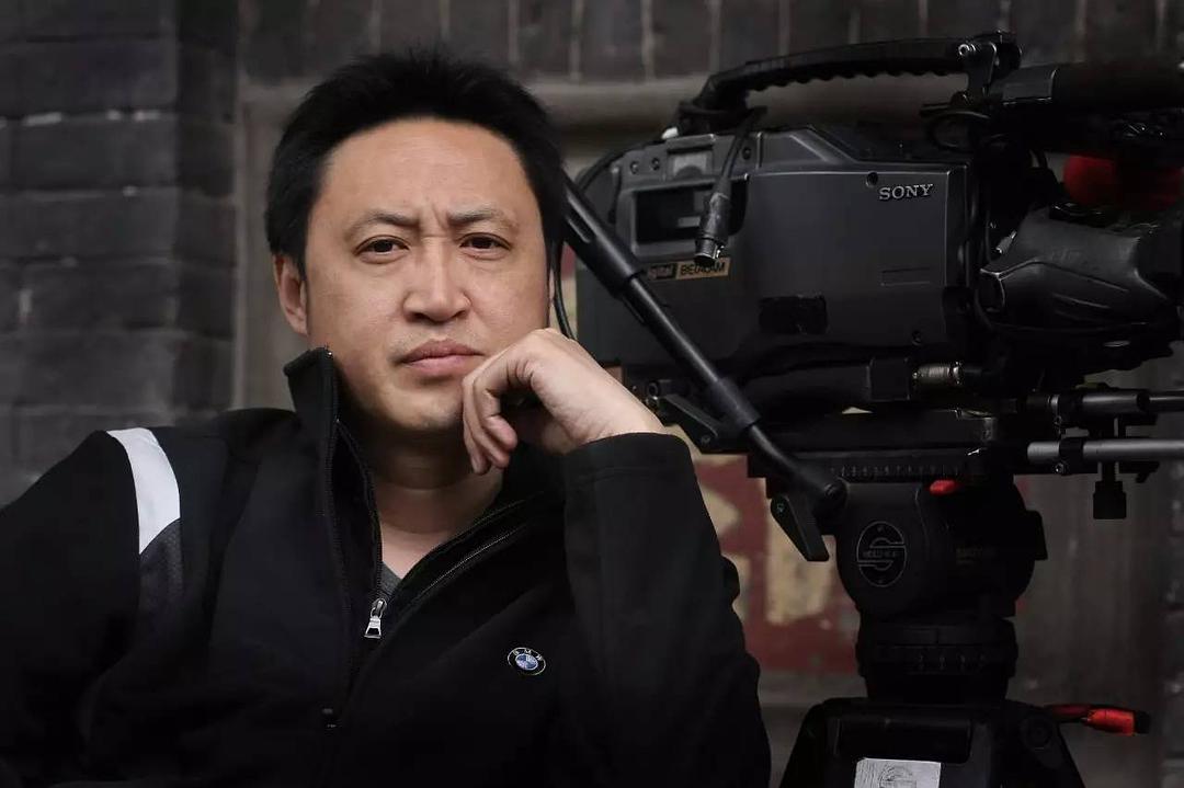 本单元的导演是毛卫宁,其代表作包括《百炼成钢》,《平凡的世界》等