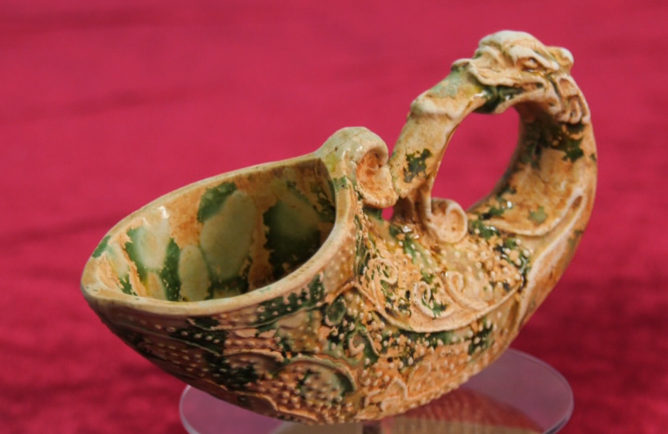 罕见!云和唐代古墓里发掘出 "唐三彩来通杯"!