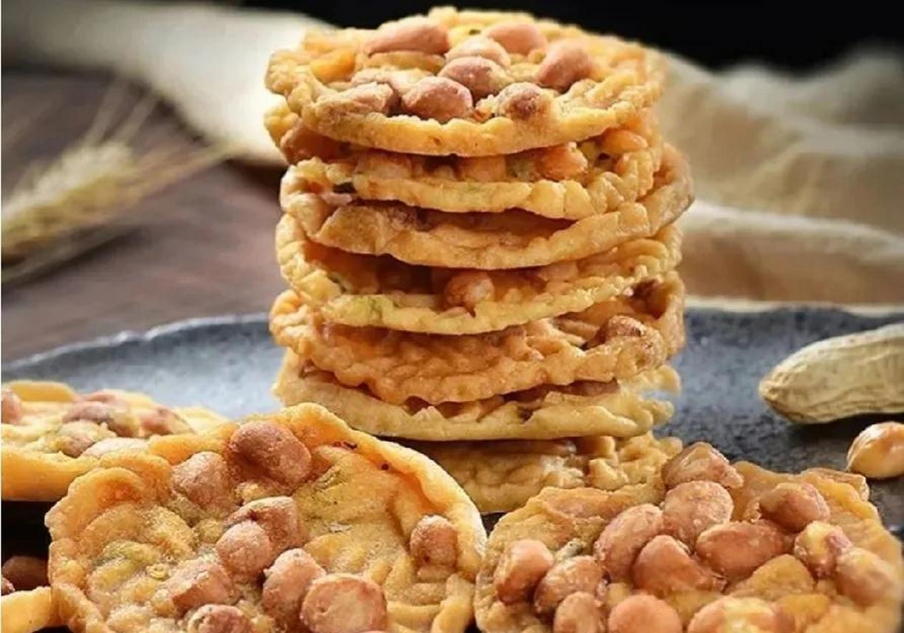 江西10大小吃 1,南昌拌粉; 2,瓦罐汤; 3,兴国米粉鱼; 4,赣南豆巴子; 5