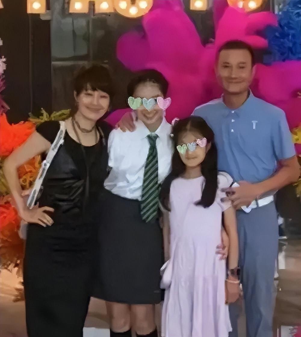 马伊琍离婚后首次同框,大女儿正脸终于曝光!