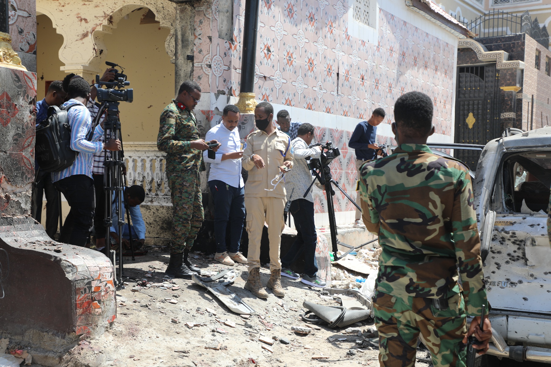 (国际)(4)索马里政府发言人在自杀式袭击中受伤