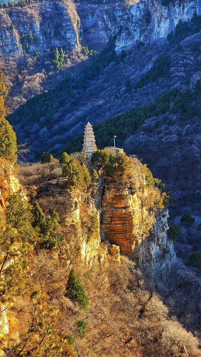 藏龙涧风景图片