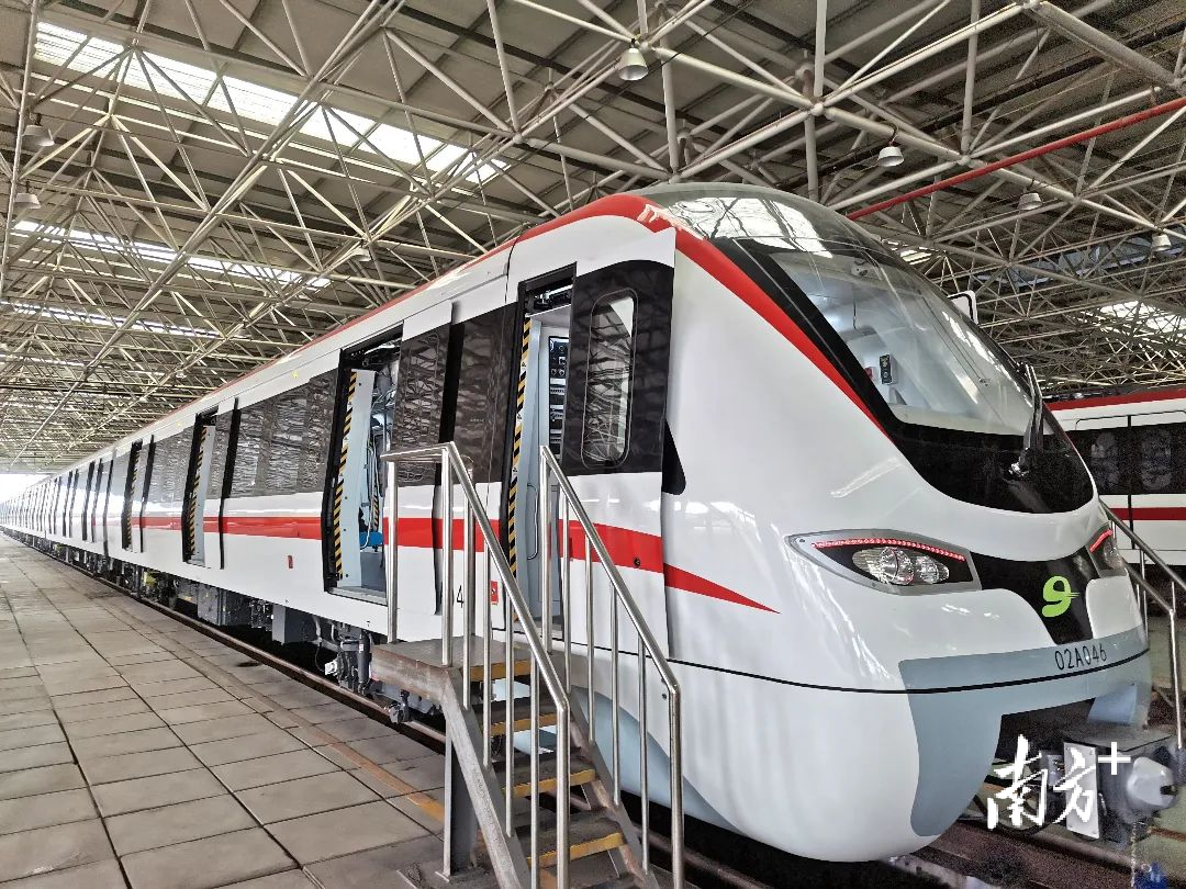 同车不同温,可充电……东莞轨道交通2号线新车上线