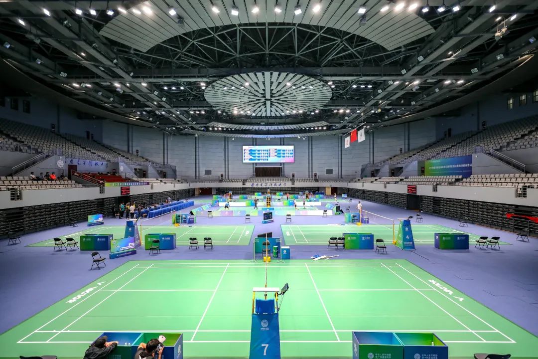 ﹐被俗称为"大金碗"远望谷体育馆因外形像一个金色的大碗总建筑面积23