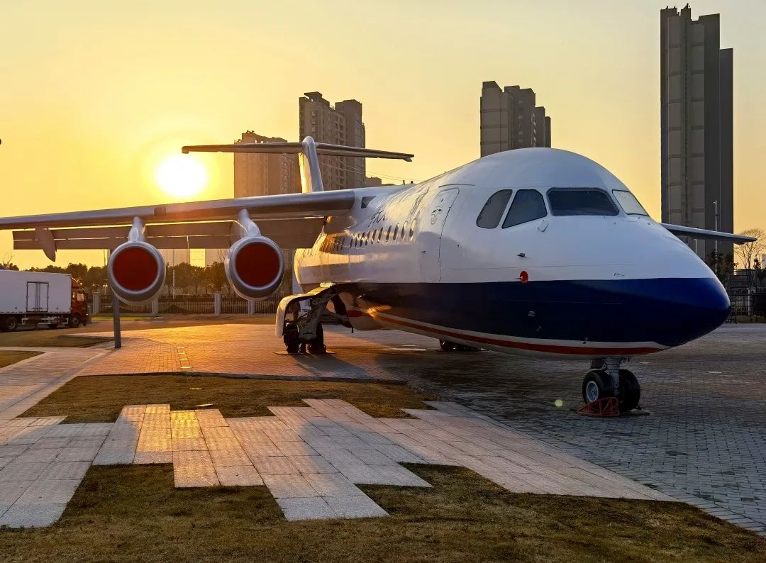 两架民用航空飞机落户南航天目湖校区