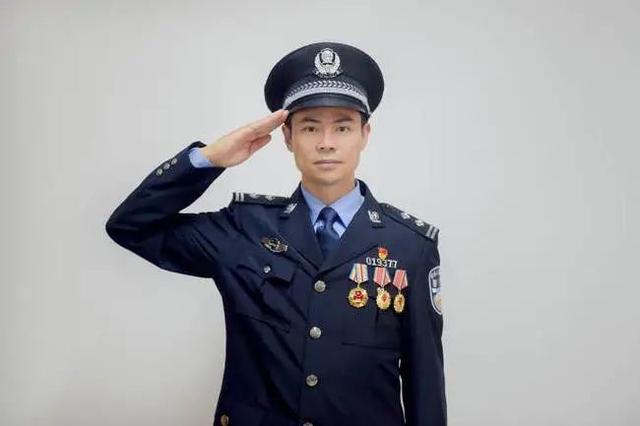 致敬这无悔抉择的"劲草真金"——2021年度"最美警察"推选综述