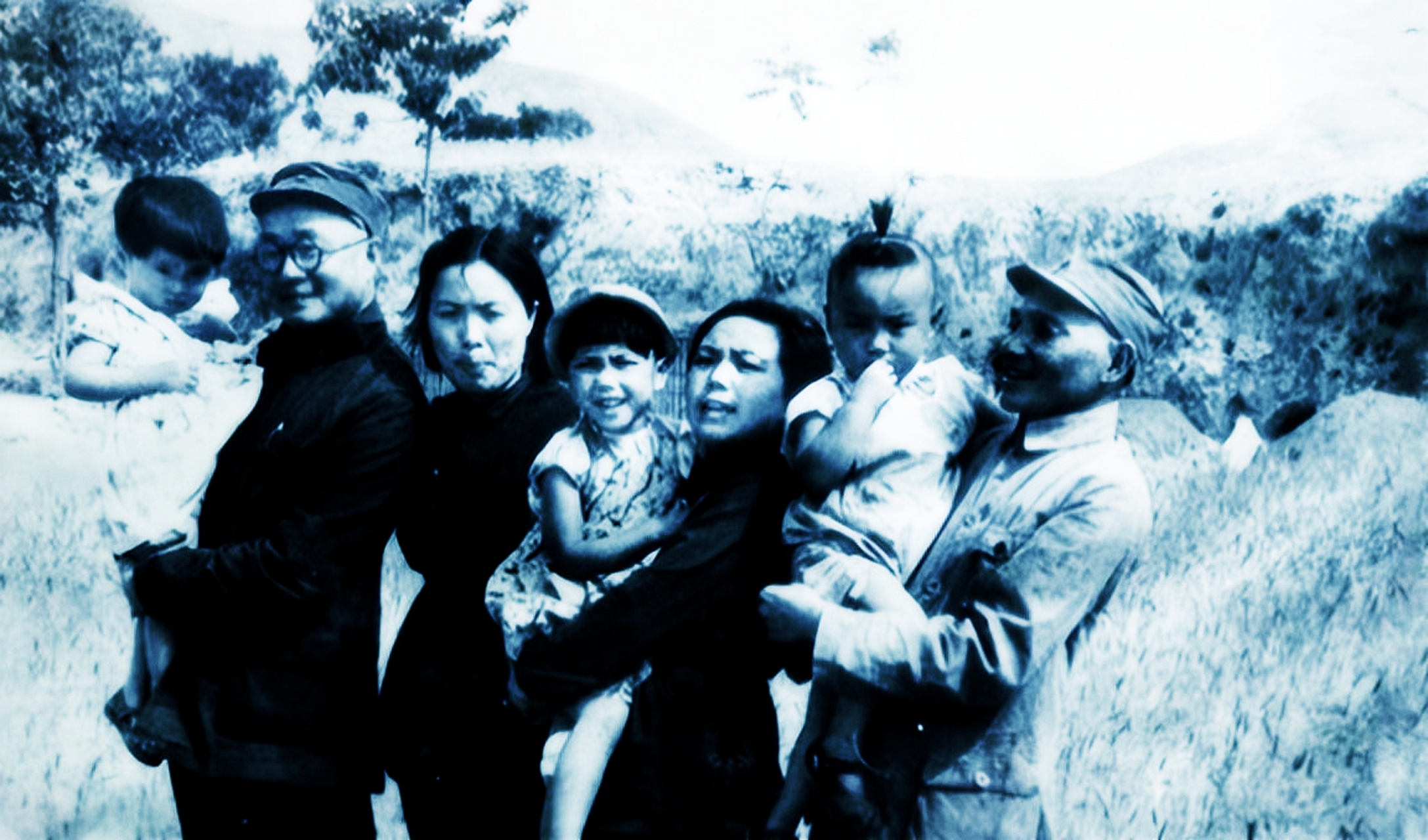 罕见照片同时拍摄!三张同时间同地点合影见证刘邓伟大战友!