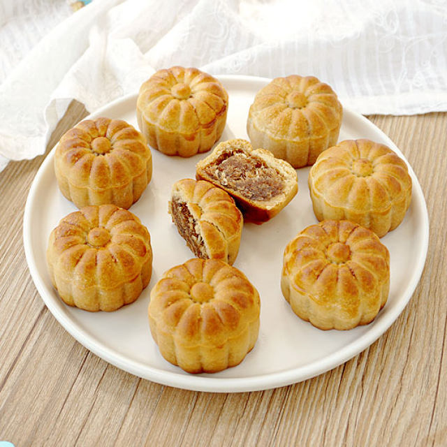 杏干腊肉月饼,口感咸鲜,用料十足