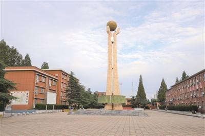 河南省示范性高中南阳市油田第一中学创新高质量发展掠影