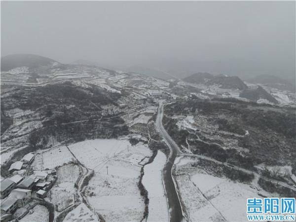 「图集」空旷辽远!航拍雪中息烽县老厂村