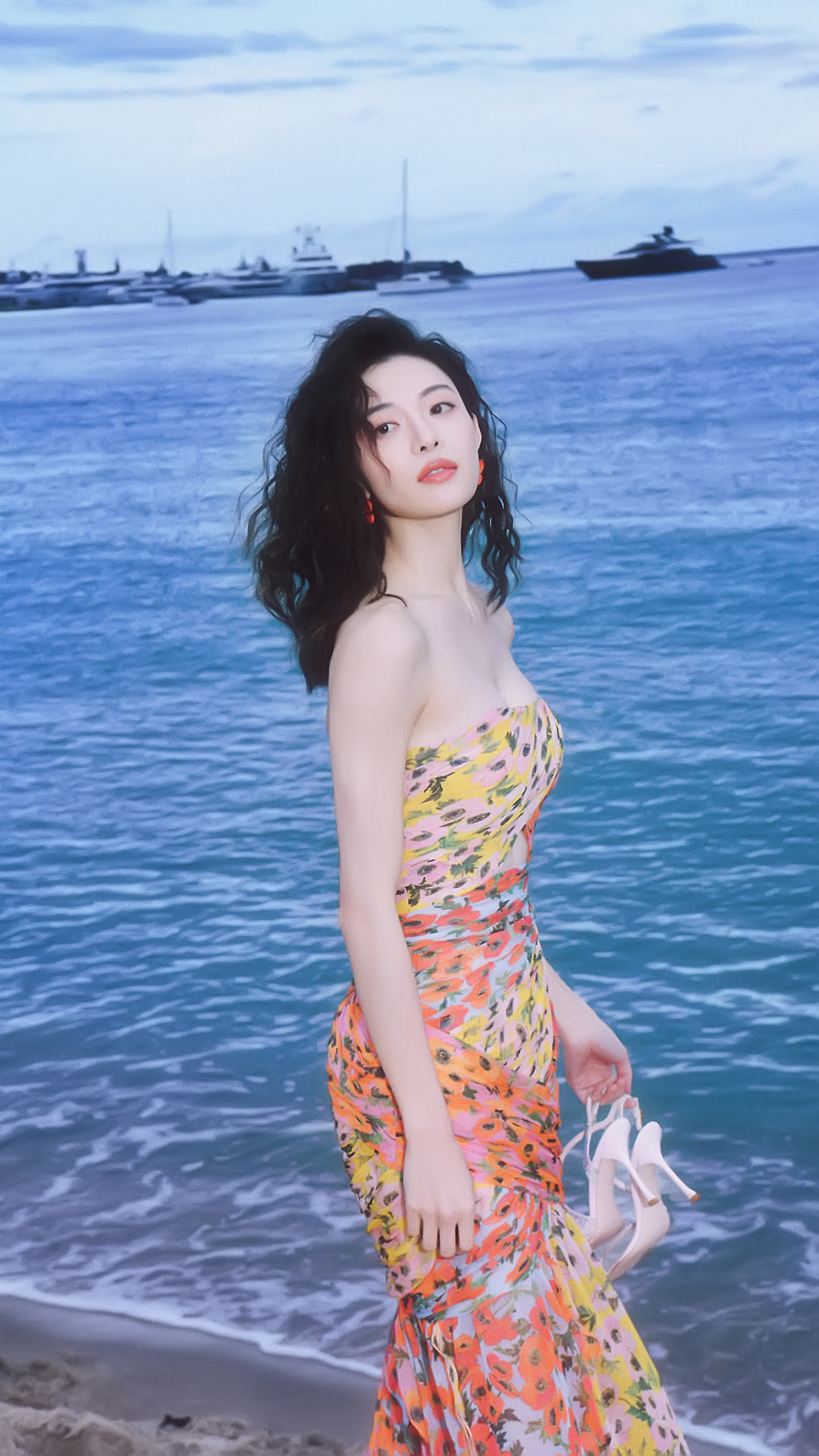 钟楚曦海边度假大片,港风十足