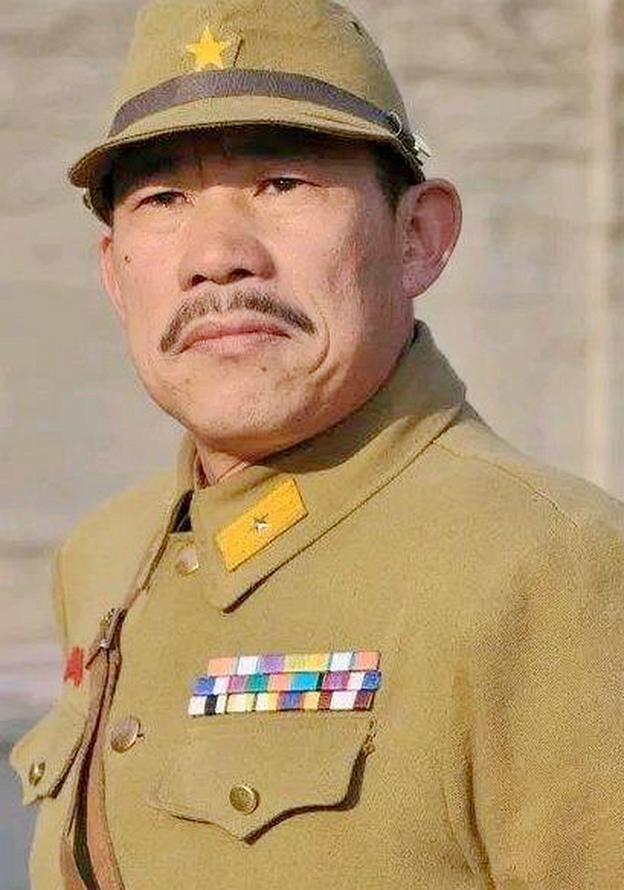 演员杨清文,原亮剑剧组司机 导演想找一个懂日语的演员,喊了半天也没