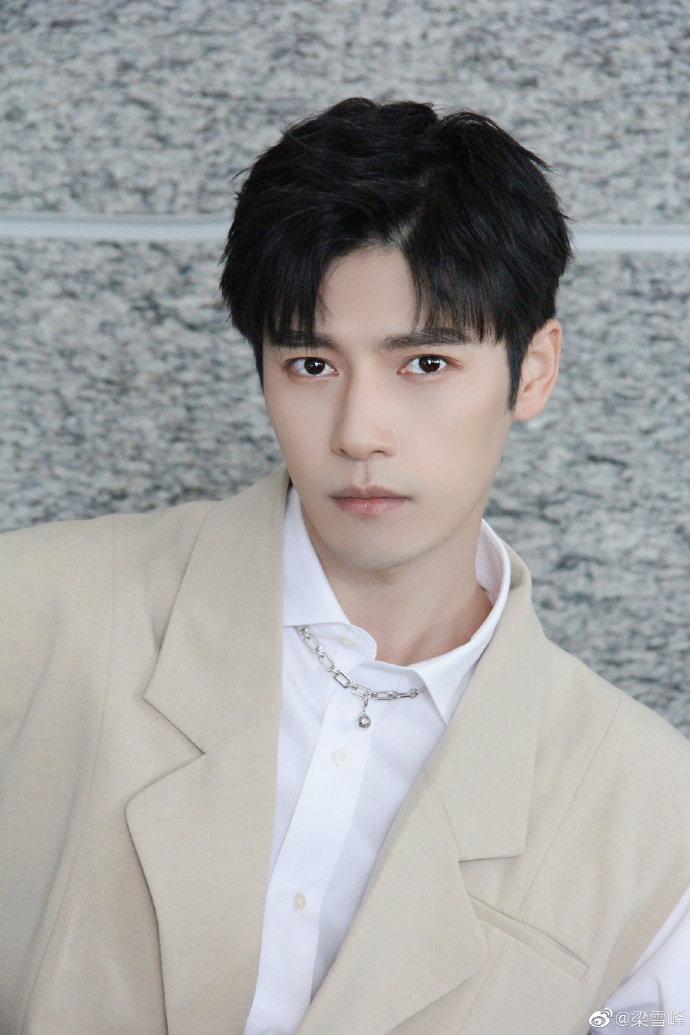 青年演员梁雪峰即兴表演感染力十足,谁狠狠共情了