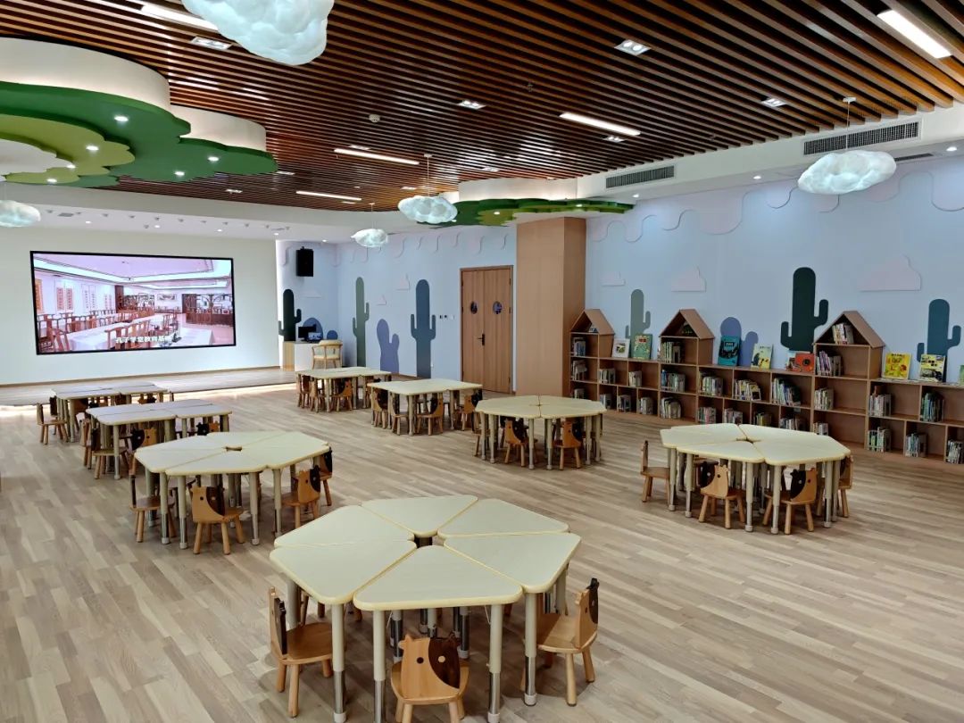 宽敞明亮的空间,功能丰富的设备,童趣可爱的风格,整装完毕后,区图书馆