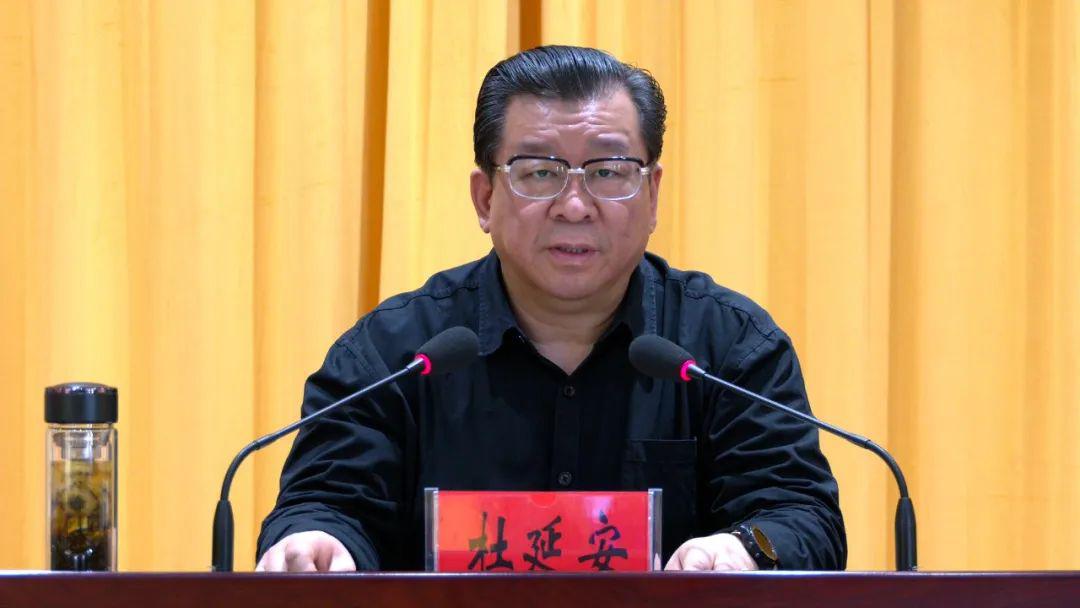 杜延安在利辛县疫情防控视频调度会上强调:压实责任,全力攻坚,尽快