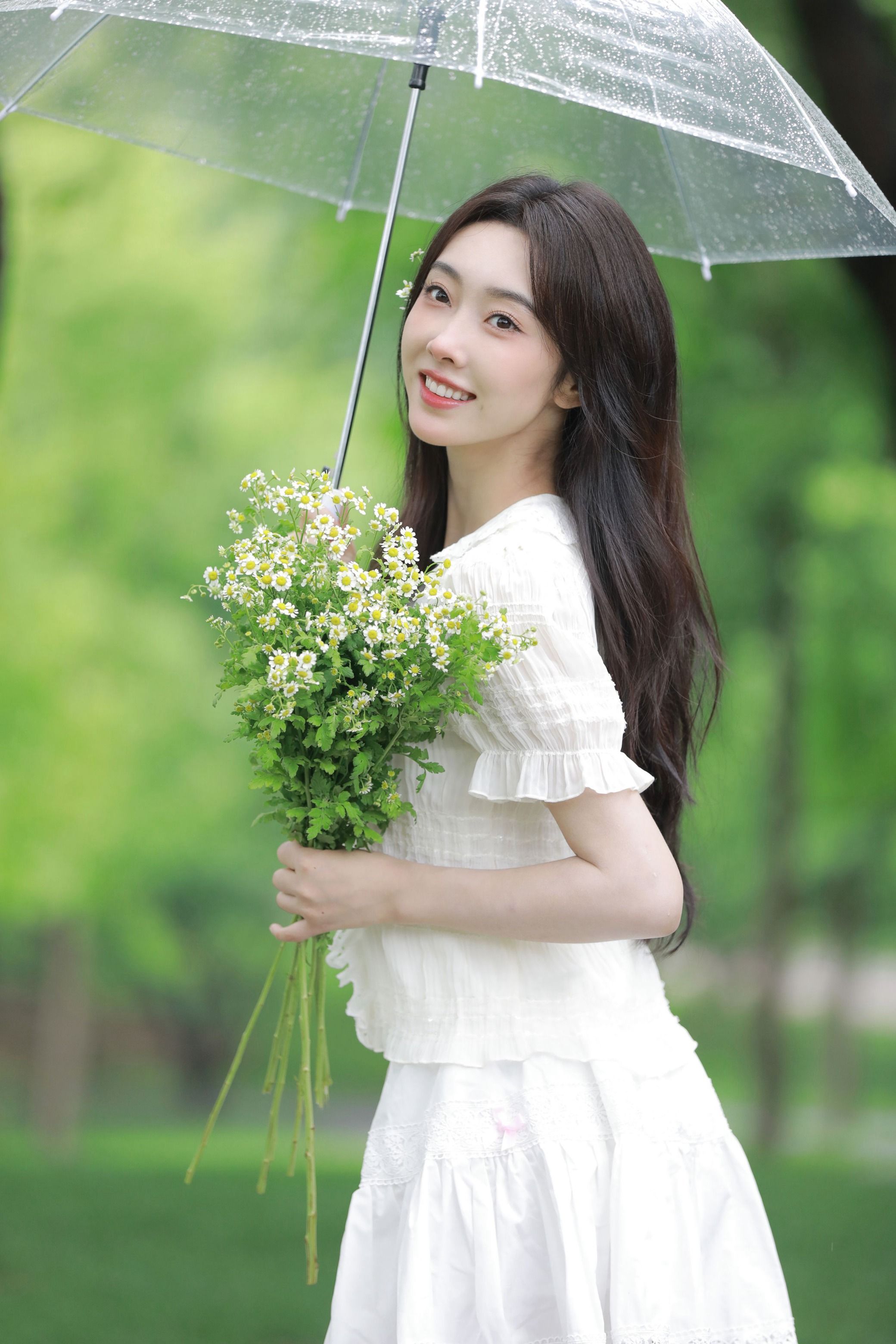 宣璐白色连衣裙甜美可爱写真