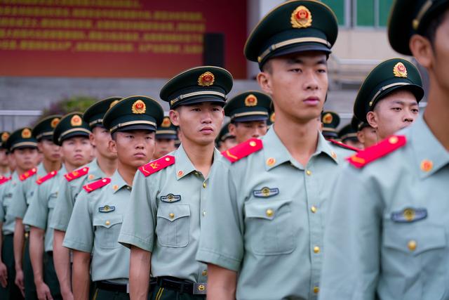 武警浙江总队机动支队隆重举行升旗仪式