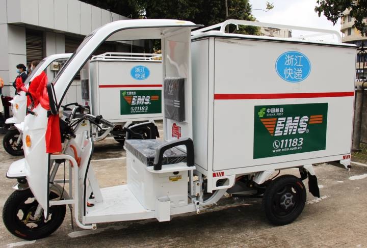 首批快递专用电动三轮车亮相 金华邮政喜提1号车牌