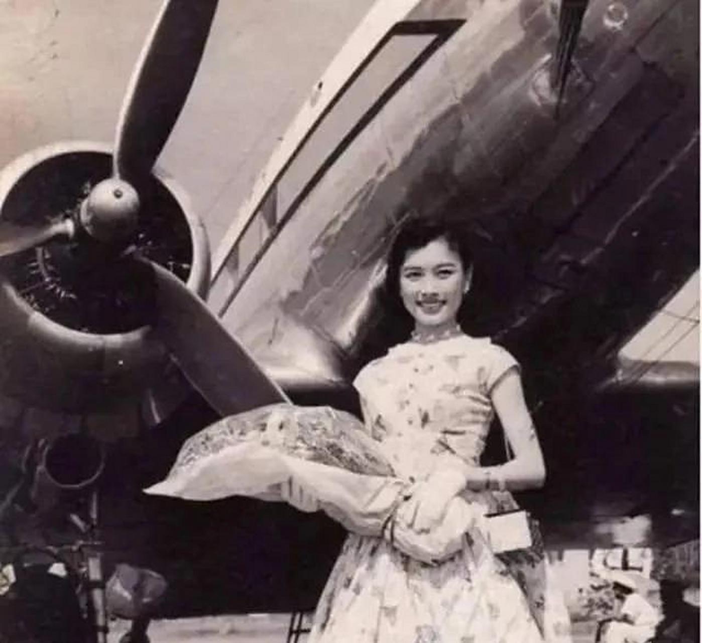 1935年,20岁妖艳妩媚的青楼女子潘素恳求37岁的张伯驹:"求求你给我