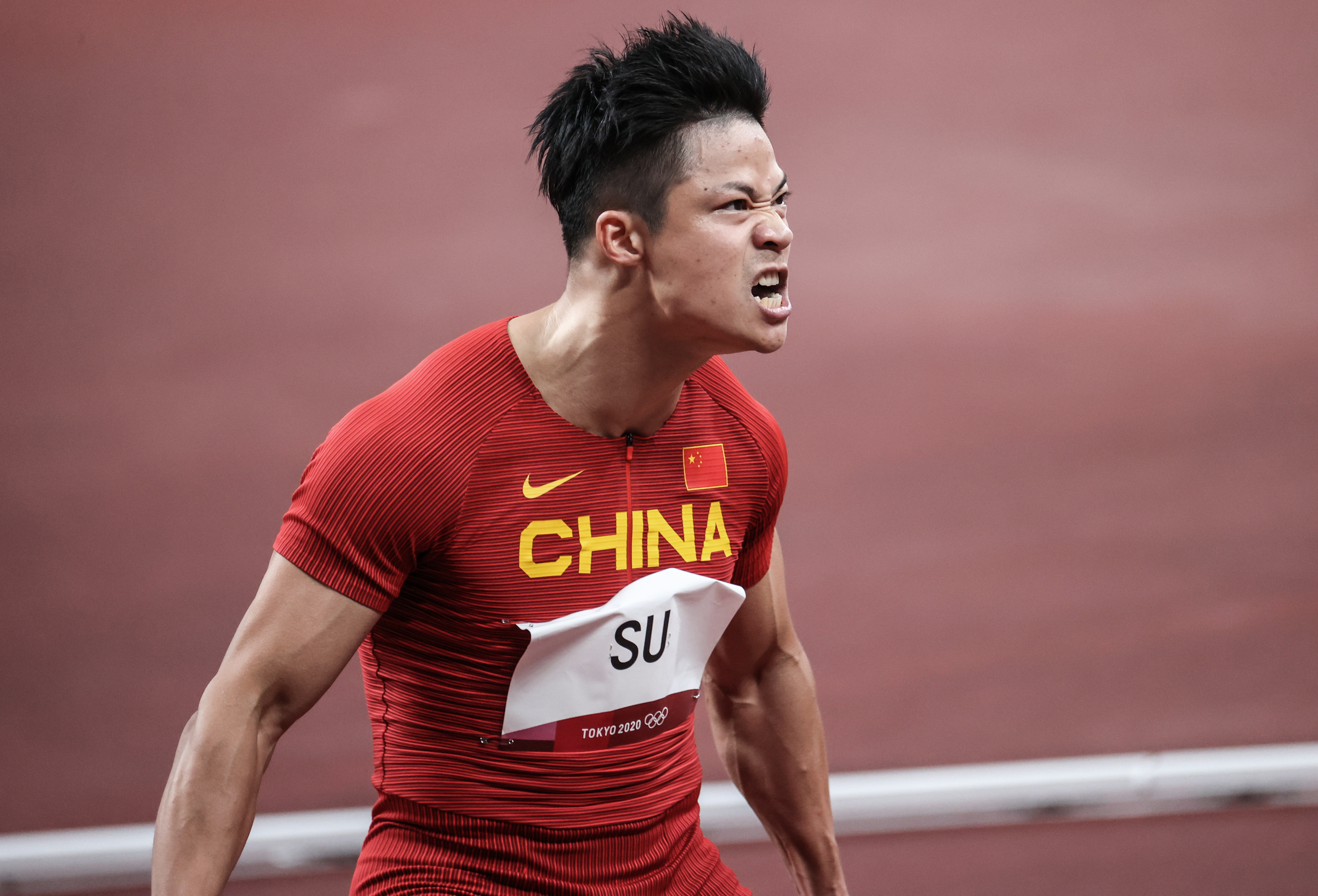 苏炳添的奥运铜牌来了:中国奥运健儿递补奖牌 颁奖仪式感动人心