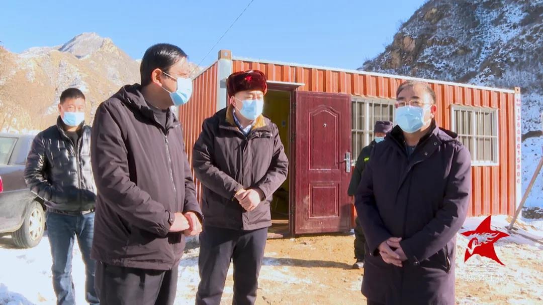 县委书记李润军看望慰问坚守在疫情防控一线工作人员