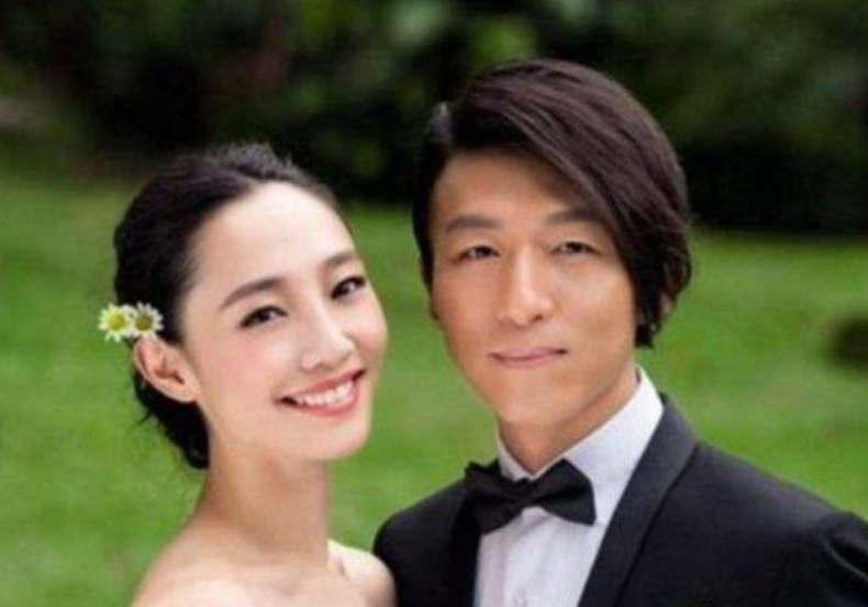 虽然作为女艺人,但是白百何还是义无反顾地在自己出道之际就坠入爱河