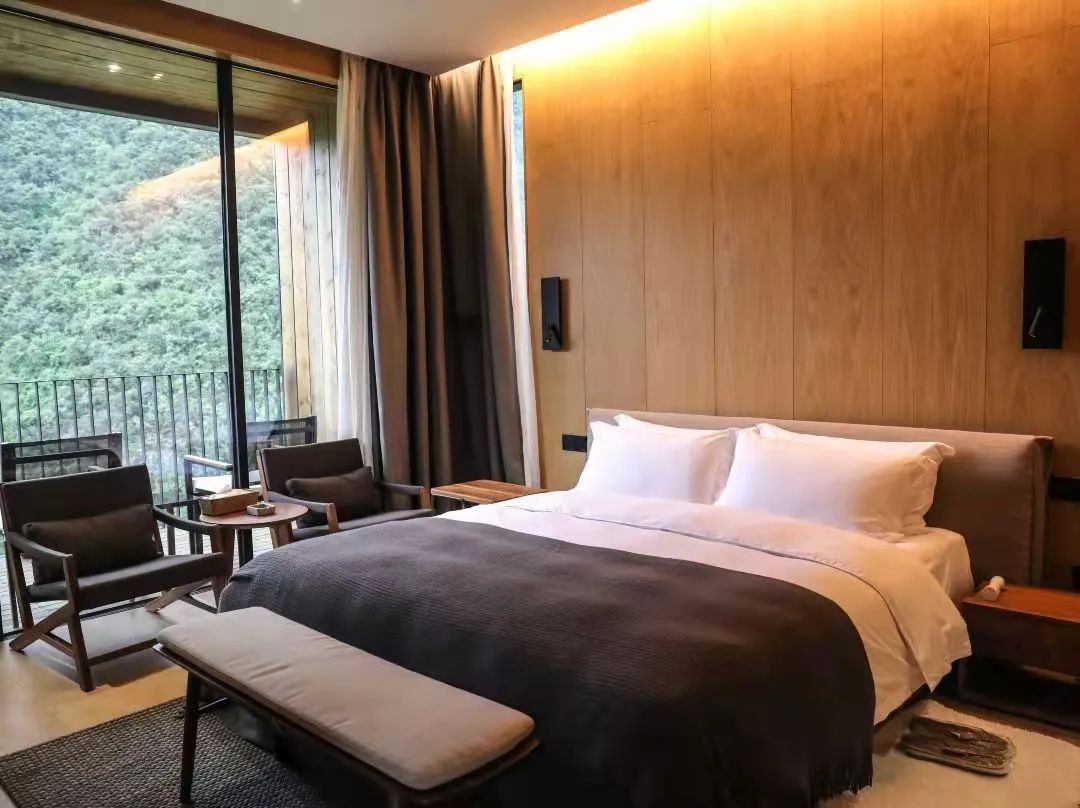 享趣睡 x  遵义大发天渠 /房间信息/ 野奢民宿豪华大床房 野奢民宿