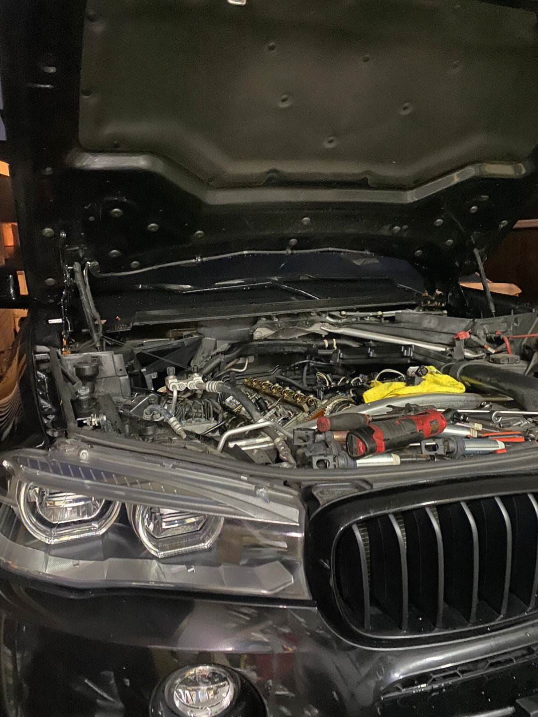 宝马x5发动机漏油对车影响大不大?