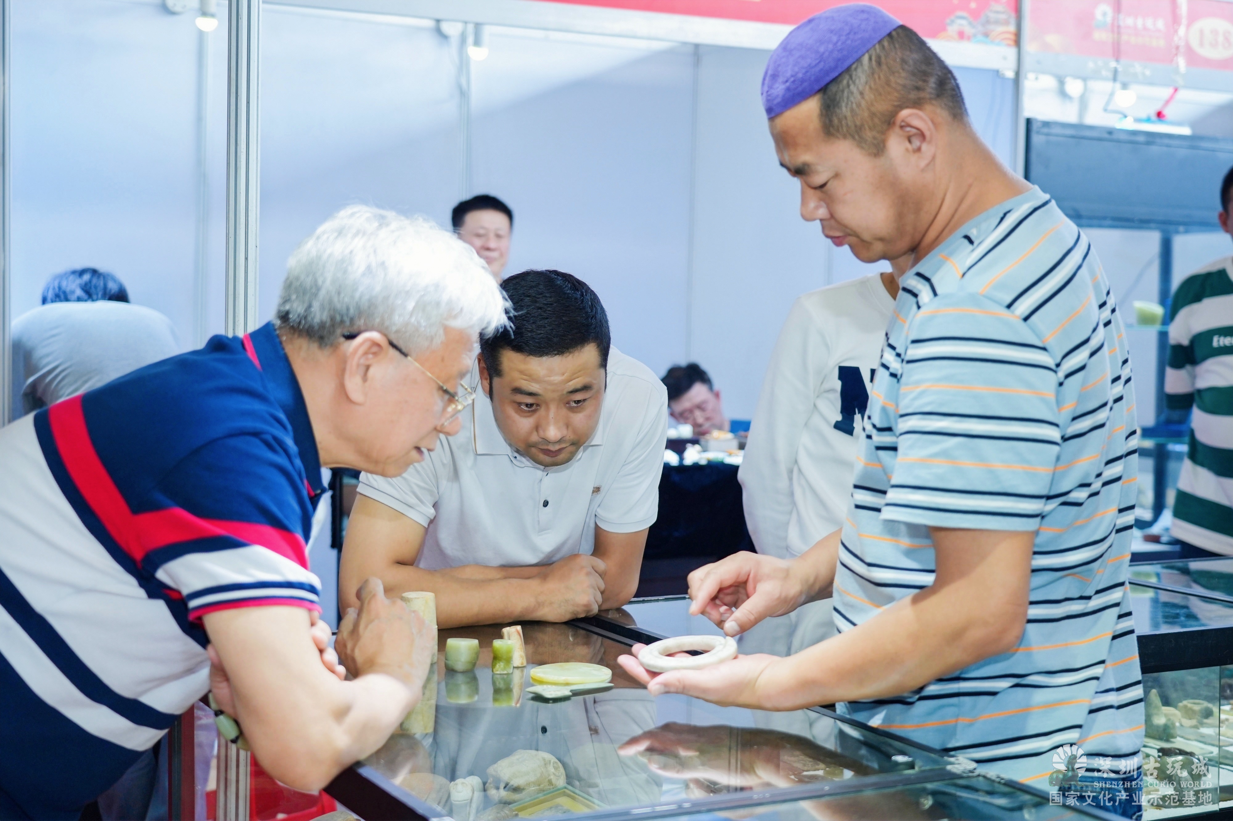 来鉴宝大会现场辨真假!深圳古玩城"一会一展一节"开幕