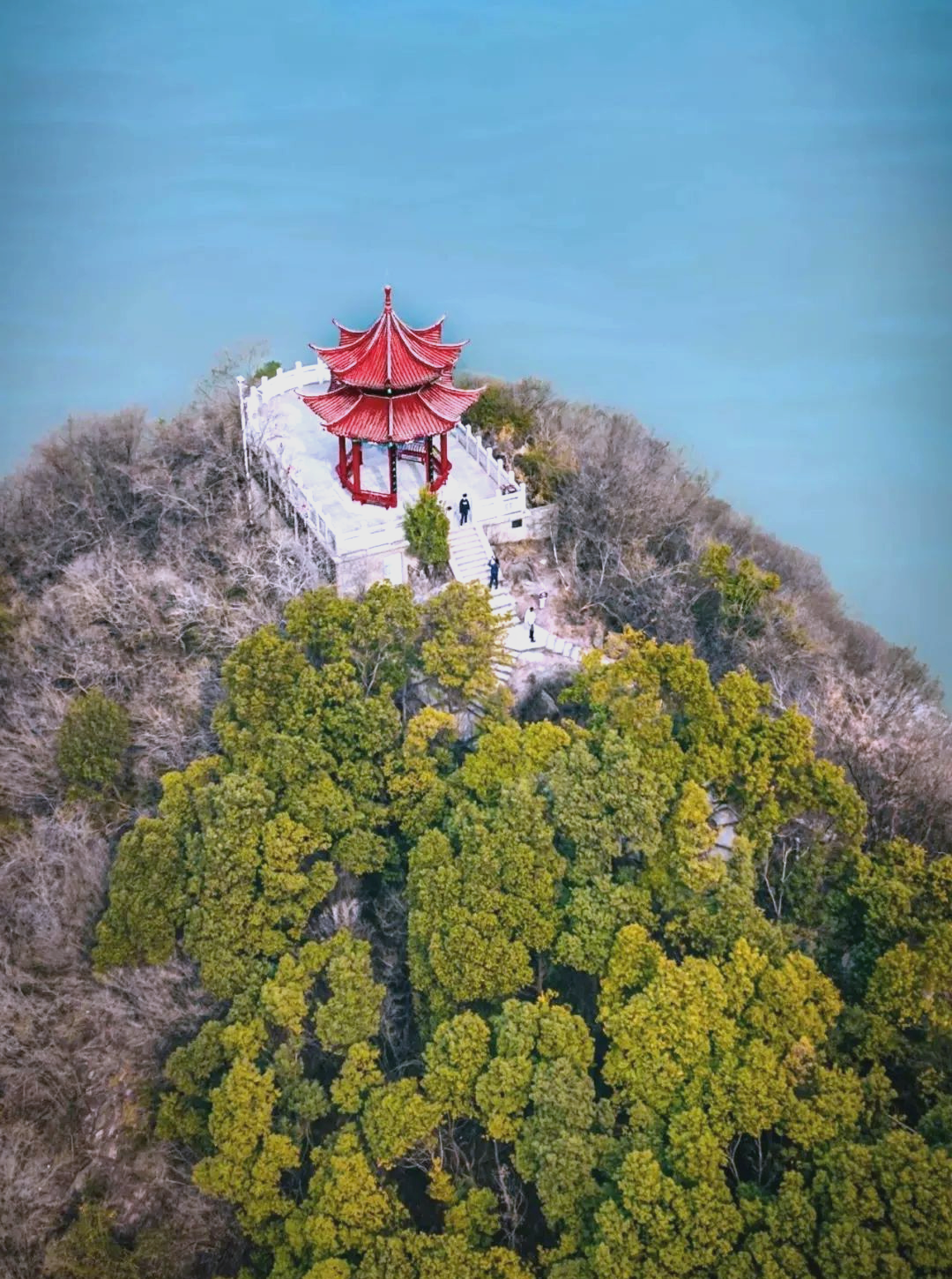 西塞山:巨鲸轮廓与千年文化的交响