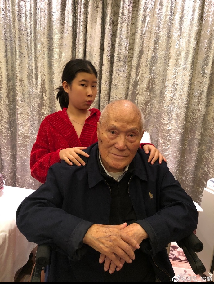 《李卫当官》徐祖荫饰演者刘龙女儿,思念父亲:爸爸,我又来看您