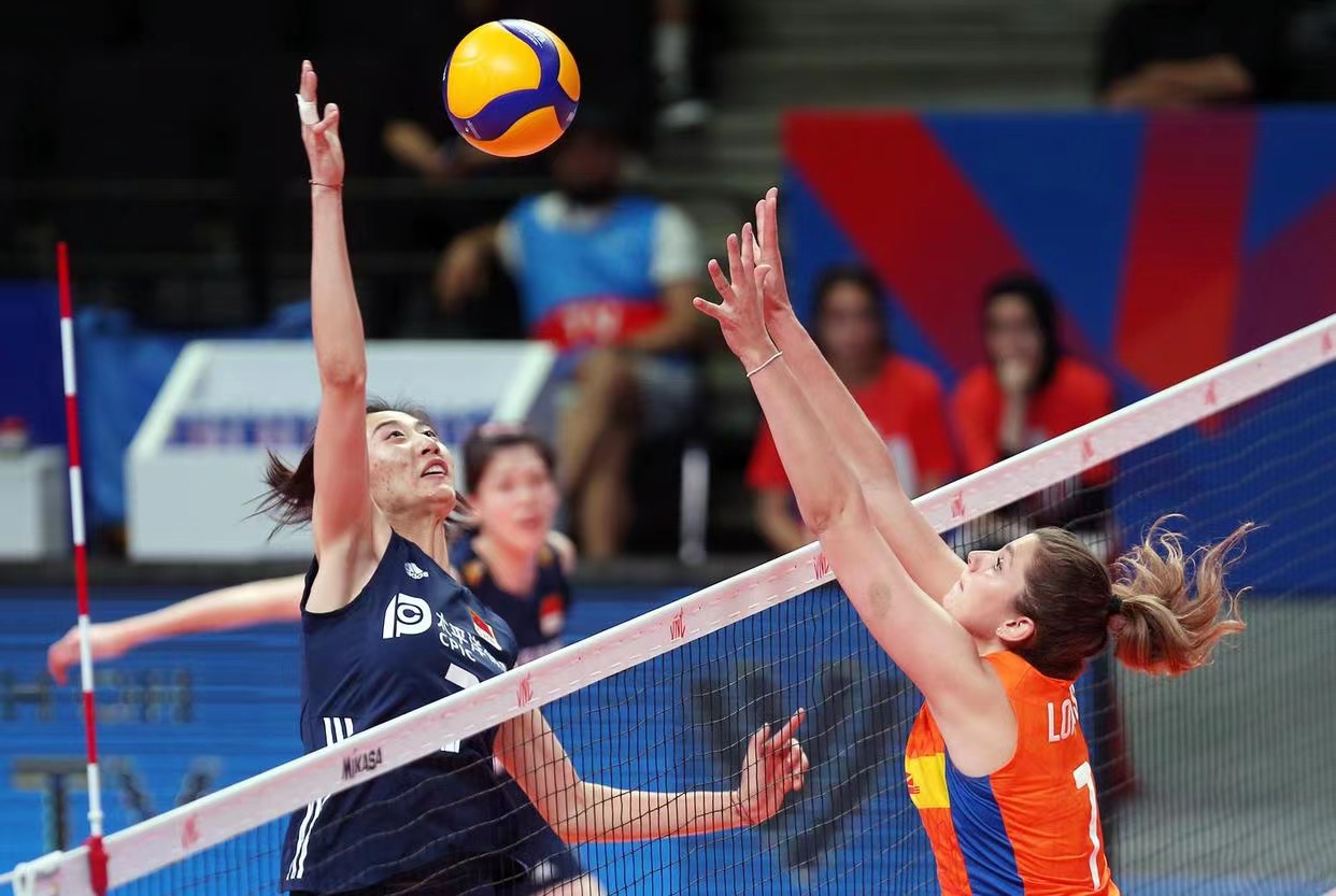 首战告捷!中国女排3-1击败荷兰队,丁霞替补上场冲上热搜榜