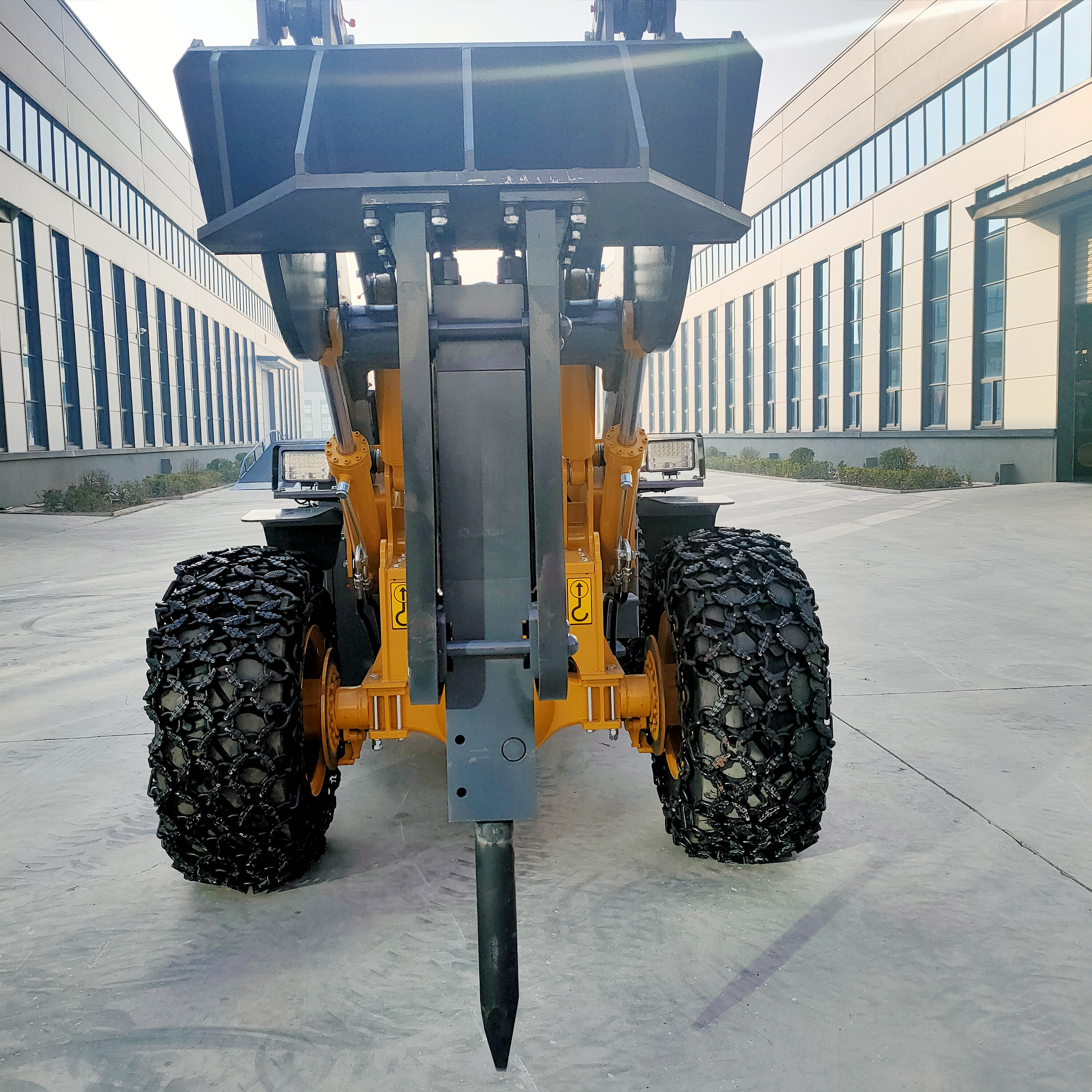 矿井装载机安装破碎锤自己有铲车改装破碎锤炮头