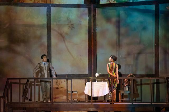 文学 影像 舞台,话剧《倾城之恋》视觉冲击力十足