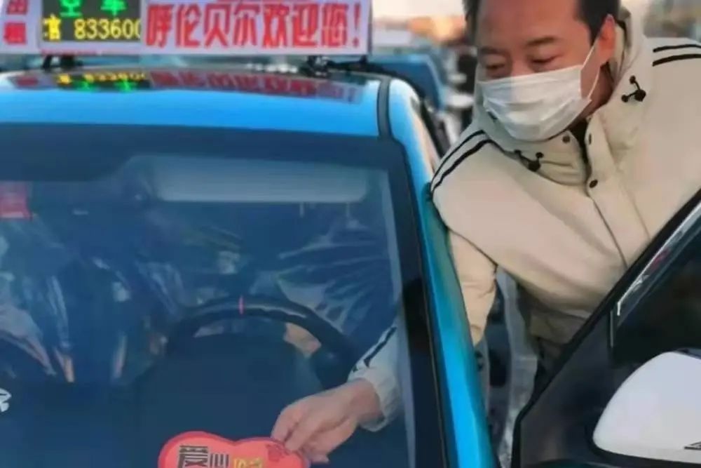 海拉尔区2131台出租车全部参与爱心送考