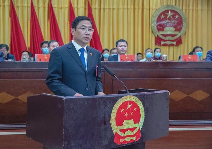 鲁新建同志当选商城县人民政府县长