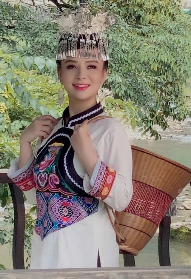 《星光大道》冠军刘赛:双目失明29年,军人丈夫愿意捐献眼睛