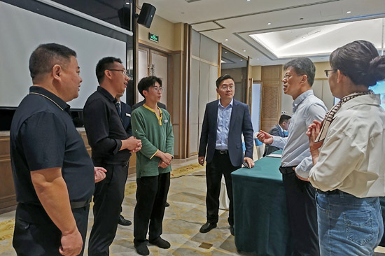 百色学院党委书记唐拥军赴巴马访企拓岗促合作保就业