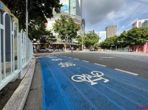 上新了!广州这一路口设置彩色非机动车等待区