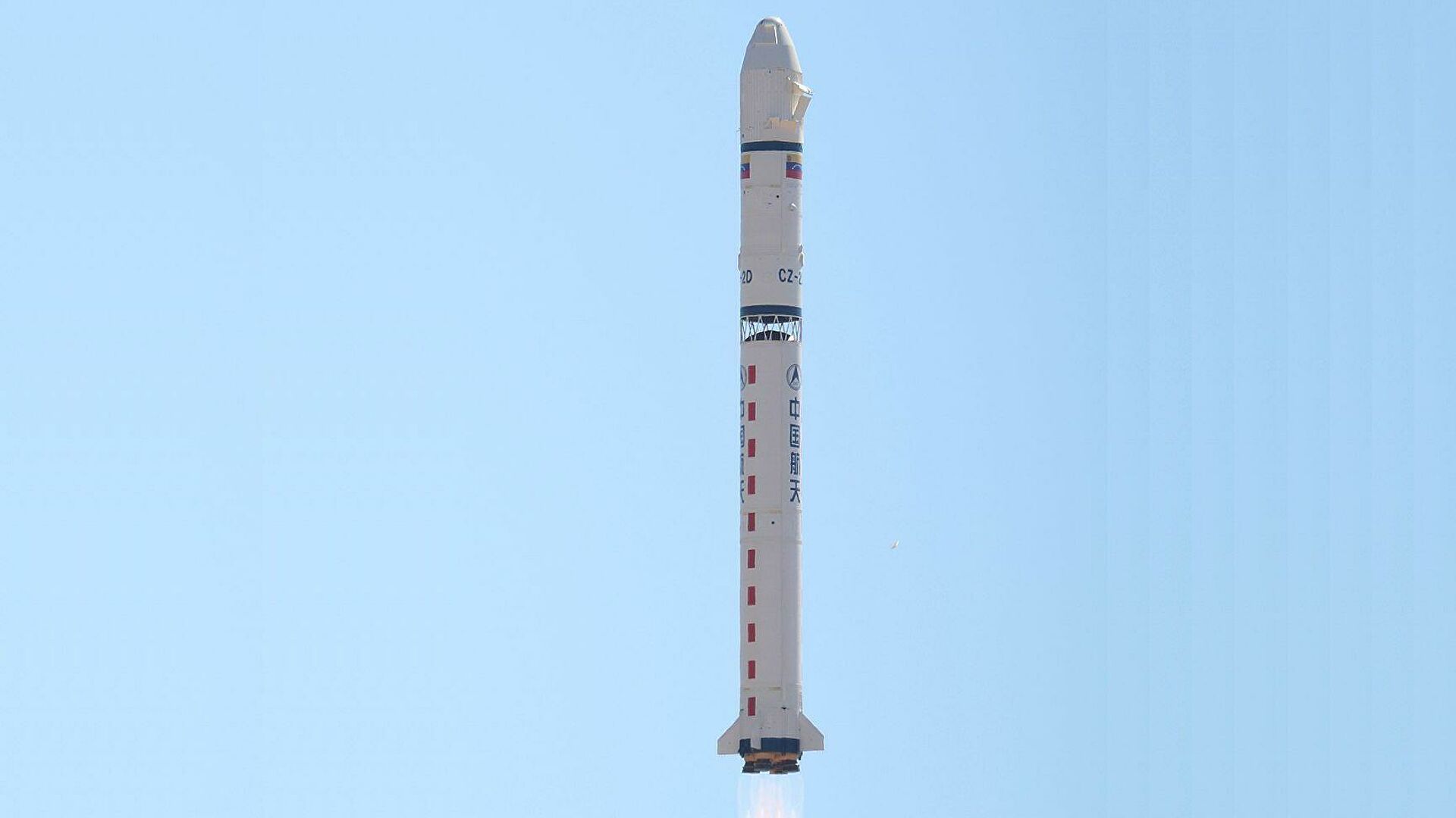 中国用长征二号丁运载火箭成功发射"一箭八星"