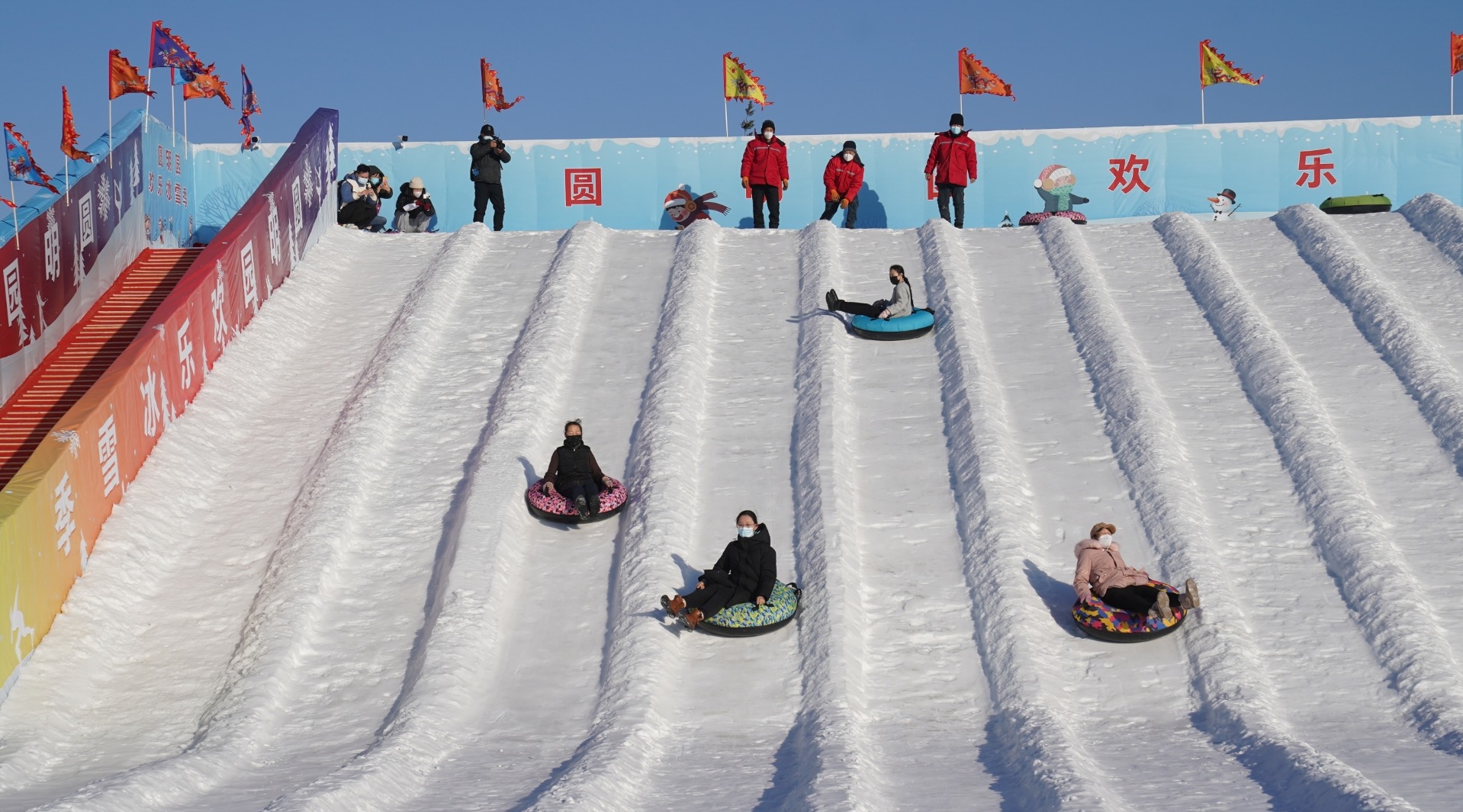 长春南湖公园滑雪圈图片