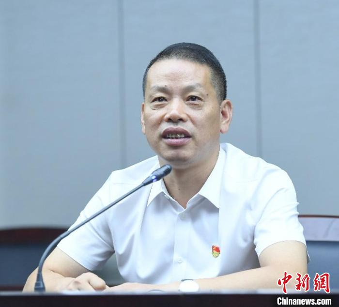 二十大代表风采|"乡村筑梦人"傅平均:不能躺在"成绩单"上睡大觉