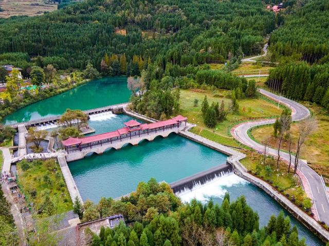 越西县内河流纵横,水资源丰富,涓涓河水穿城而过,滋养着越西这片肥沃