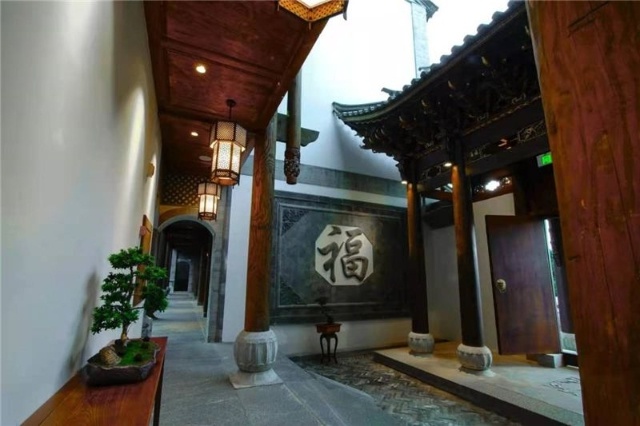 在千年建水古城里,找寻青砖瓦黛间的绝美民宿