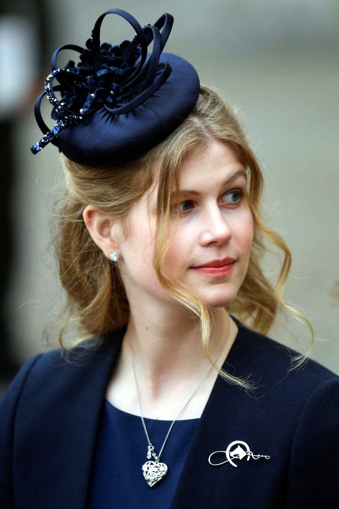 英国女王最疼爱的孙女路易斯·温莎女爵,特别方式纪念祖母