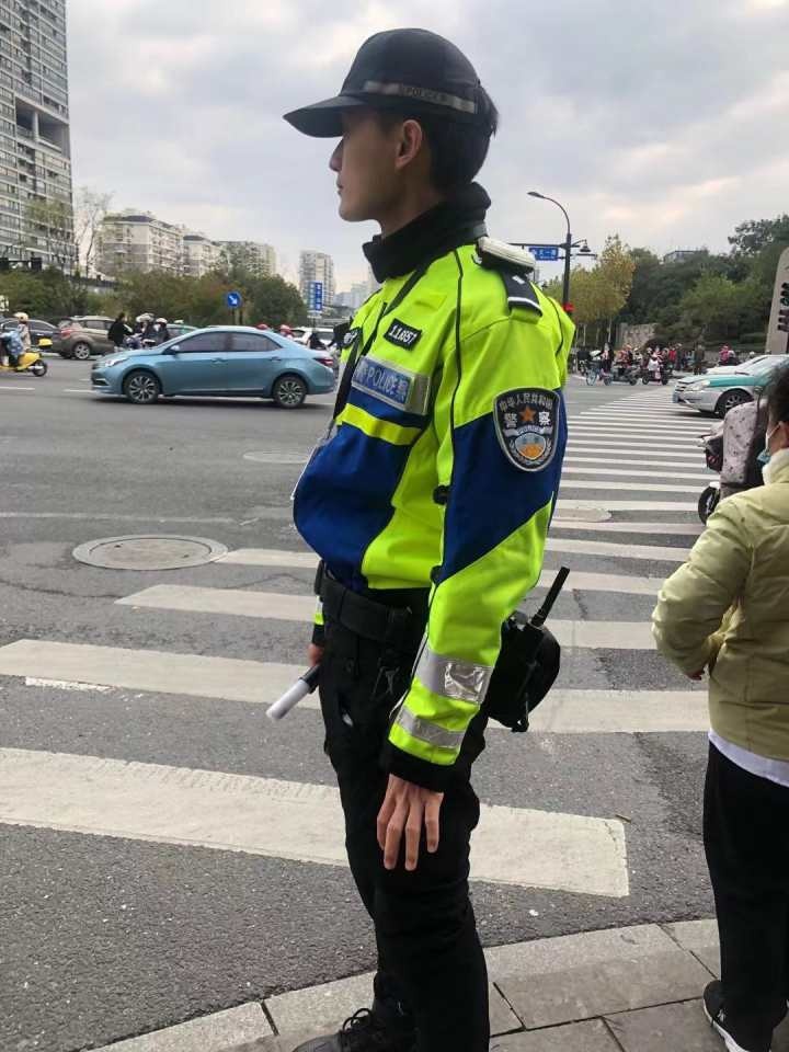 交警图片帅哥图片