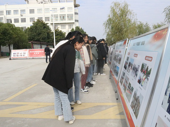 潜山市扫黑除恶专项斗争成果巡展走进黄铺中学